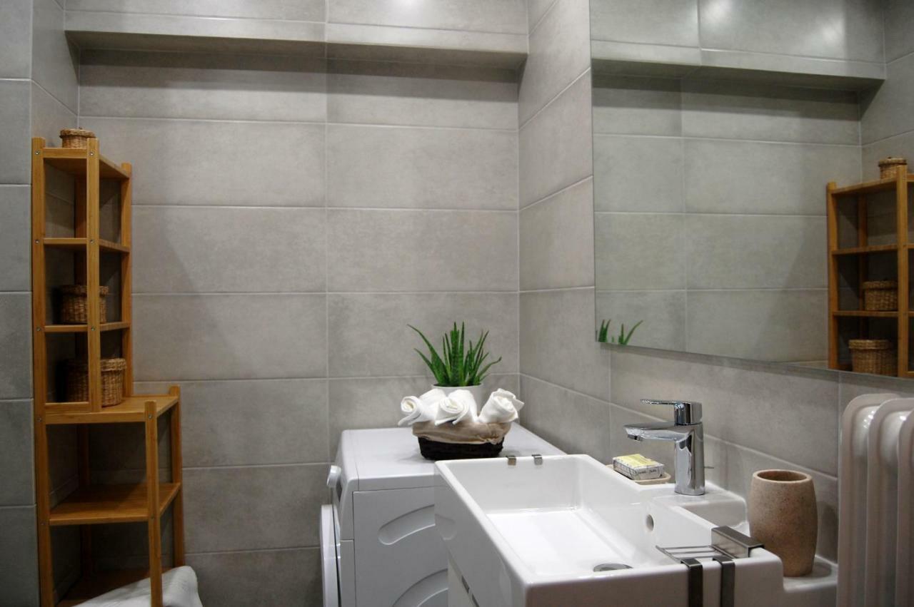 Central & Comfortable, 70M² Apt In Neos Kosmos เอเธนส์ ภายนอก รูปภาพ
